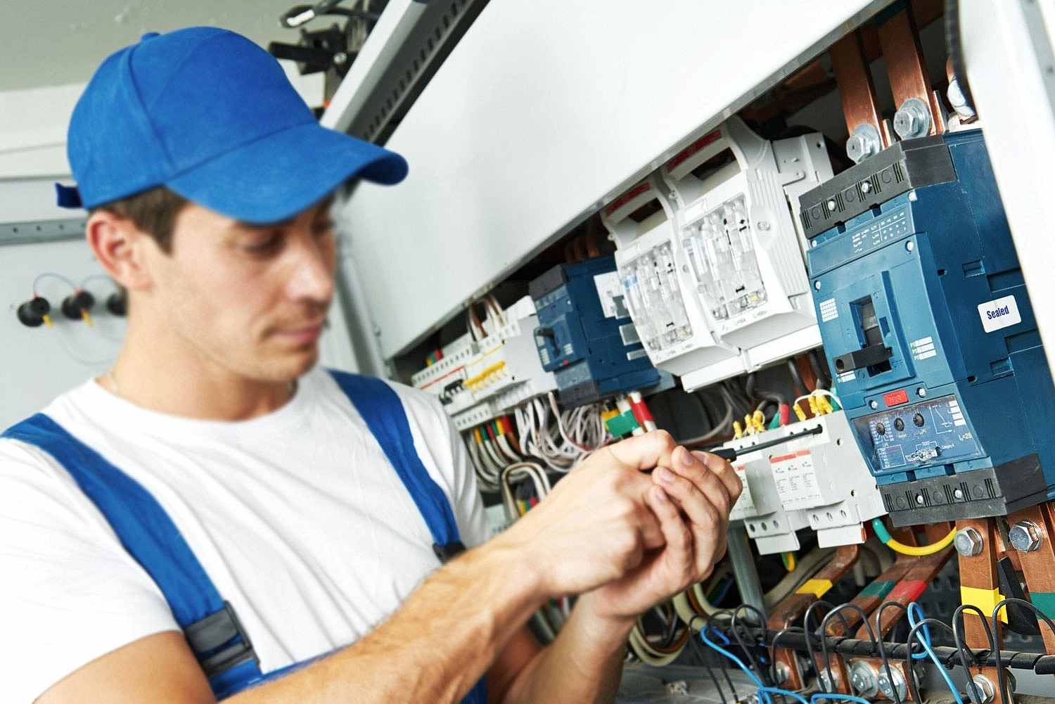 Karşıyaka Elektrik Tamircisi